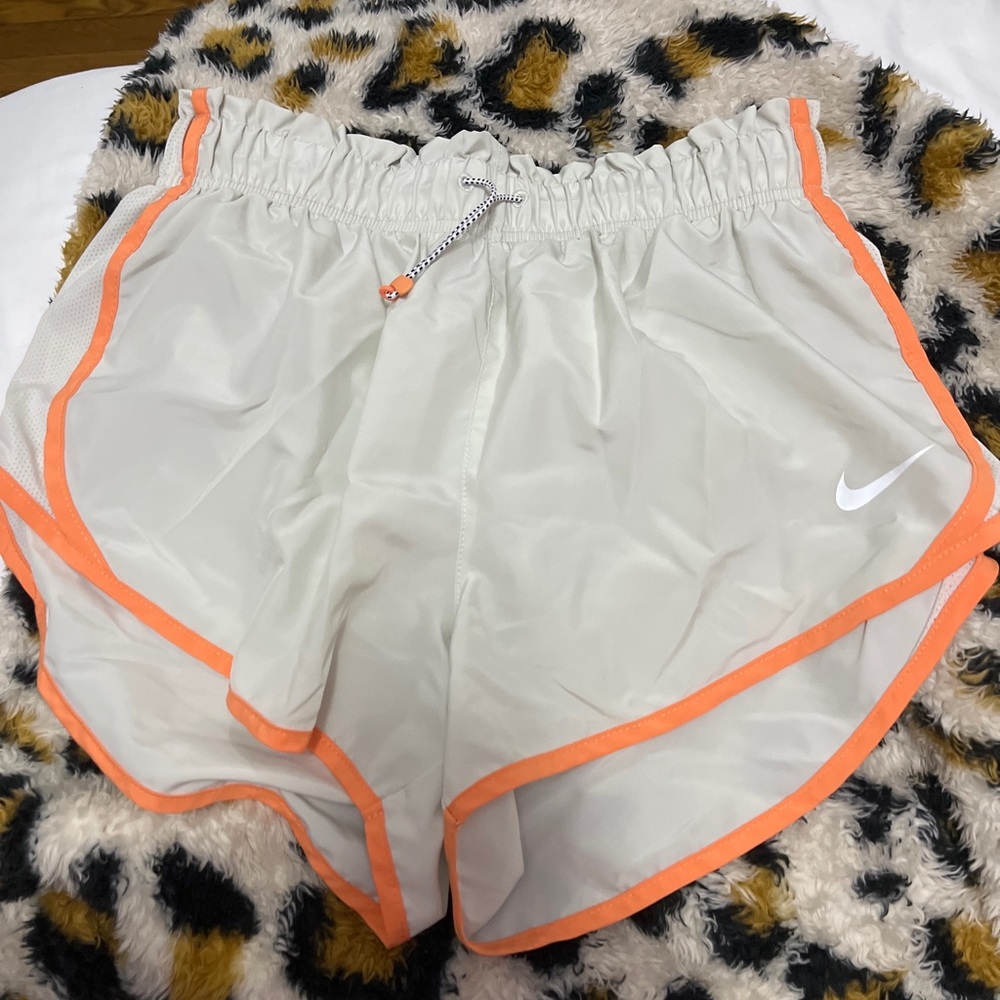 gray nike shorts//good condition